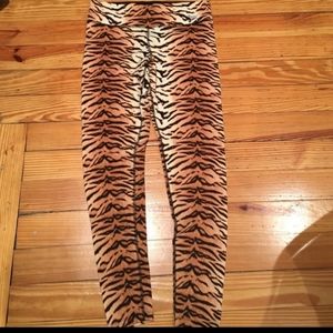 NWOT PINK Victoria Secret tiger print yoga pants